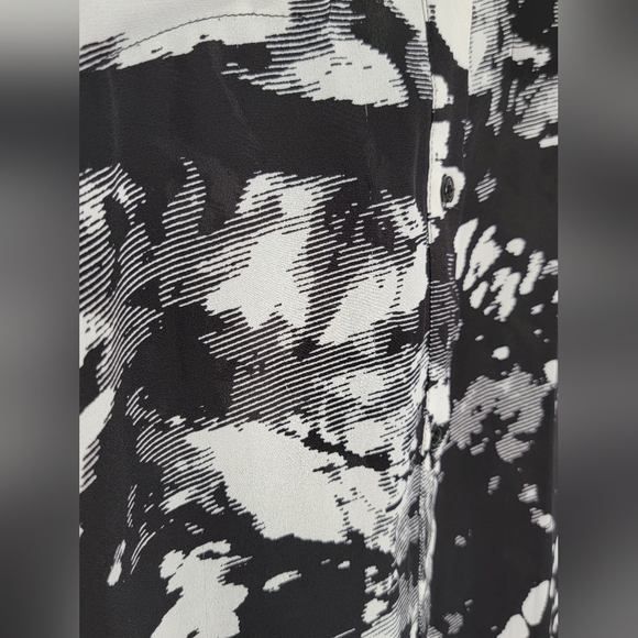 Spense Woman Plus Size Black and White Graphic Print Sleveless Tunic Blouse - 2 - Picture 10 of 10